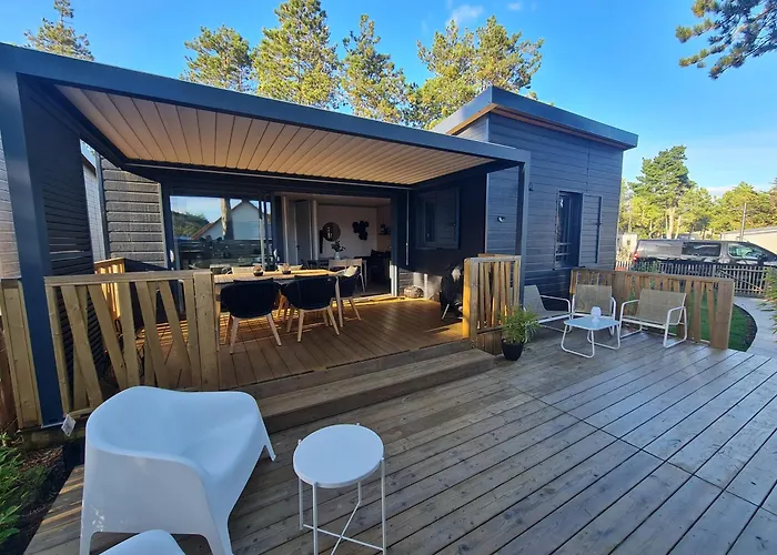 Cottage Pour 6 Personnes Avec Piscine Couverte Et Chauffee A 300 M De La Mer Avec Wi-Fi Et Climatise , 3 Chambres