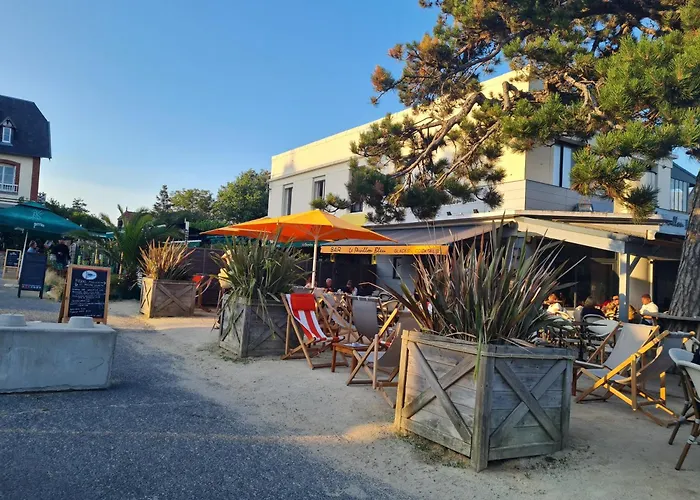 Cottage Pour 6 Personnes Avec Piscine Couverte Et Chauffee A 300 M De La Mer Avec Wi-Fi Et Climatise , 3 Chambres