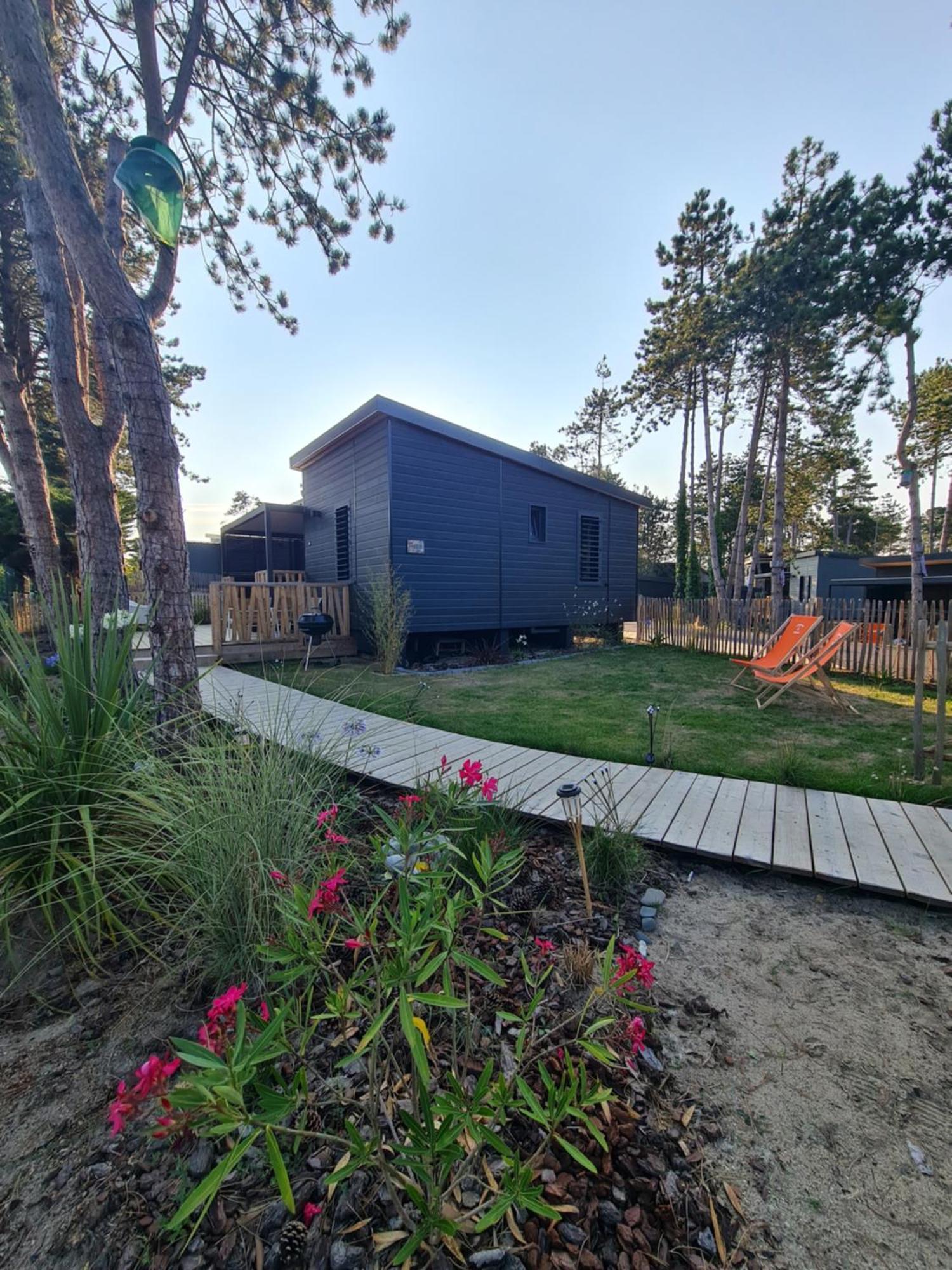 Pour 6 Personnes Avec Piscine Couverte Et Chauffee A 300 M De La Avec Wi-fi Et Climatise , 3 * Jullouville