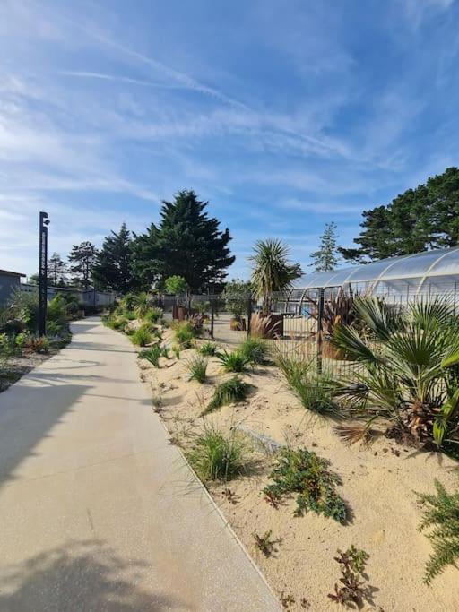 Pour 6 Personnes Avec Piscine Couverte Et Chauffee A 300 M De La Avec Wi-fi Et Climatise , 3 * Jullouville