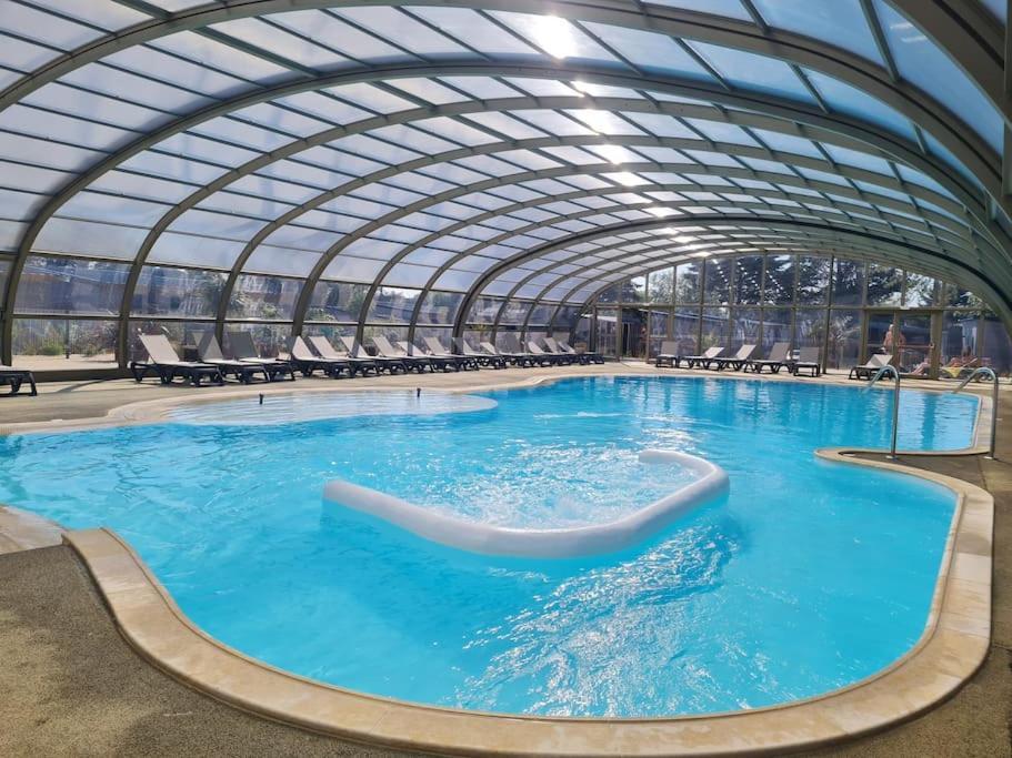 Hébergement de vacances Pour 6 Personnes Avec Piscine Couverte Et Chauffee A 300 M De La Avec Wi-fi Et Climatise , 3 Jullouville