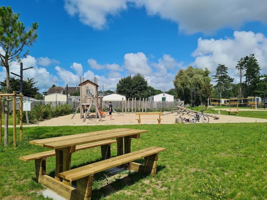 Pour 6 Personnes Avec Piscine Couverte Et Chauffee A 300 M De La Avec Wi-fi Et Climatise , 3 Hébergement de vacances *