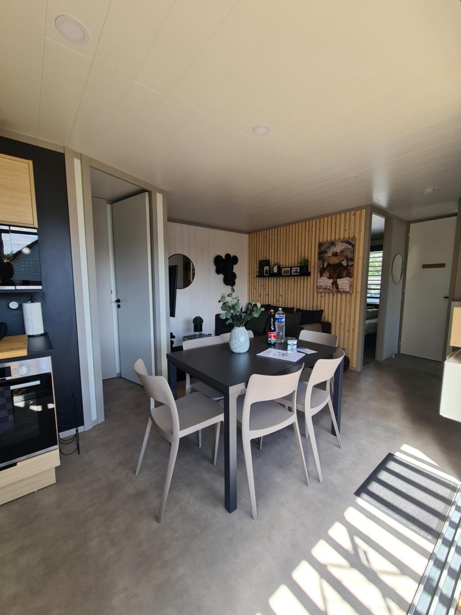 Pour 6 Personnes Avec Piscine Couverte Et Chauffee A 300 M De La Avec Wi-fi Et Climatise , 3 * Jullouville