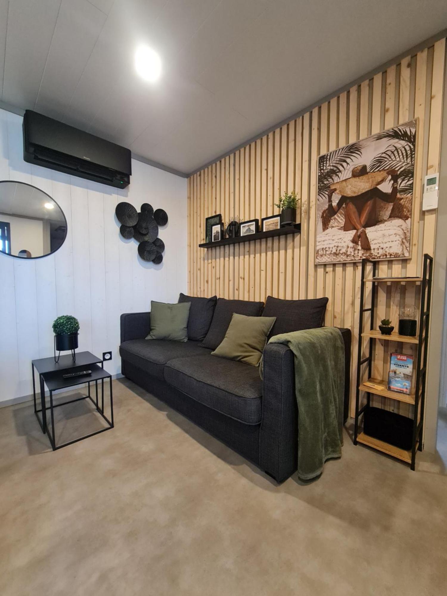 Pour 6 Personnes Avec Piscine Couverte Et Chauffee A 300 M De La Avec Wi-fi Et Climatise , 3 Hébergement de vacances Jullouville